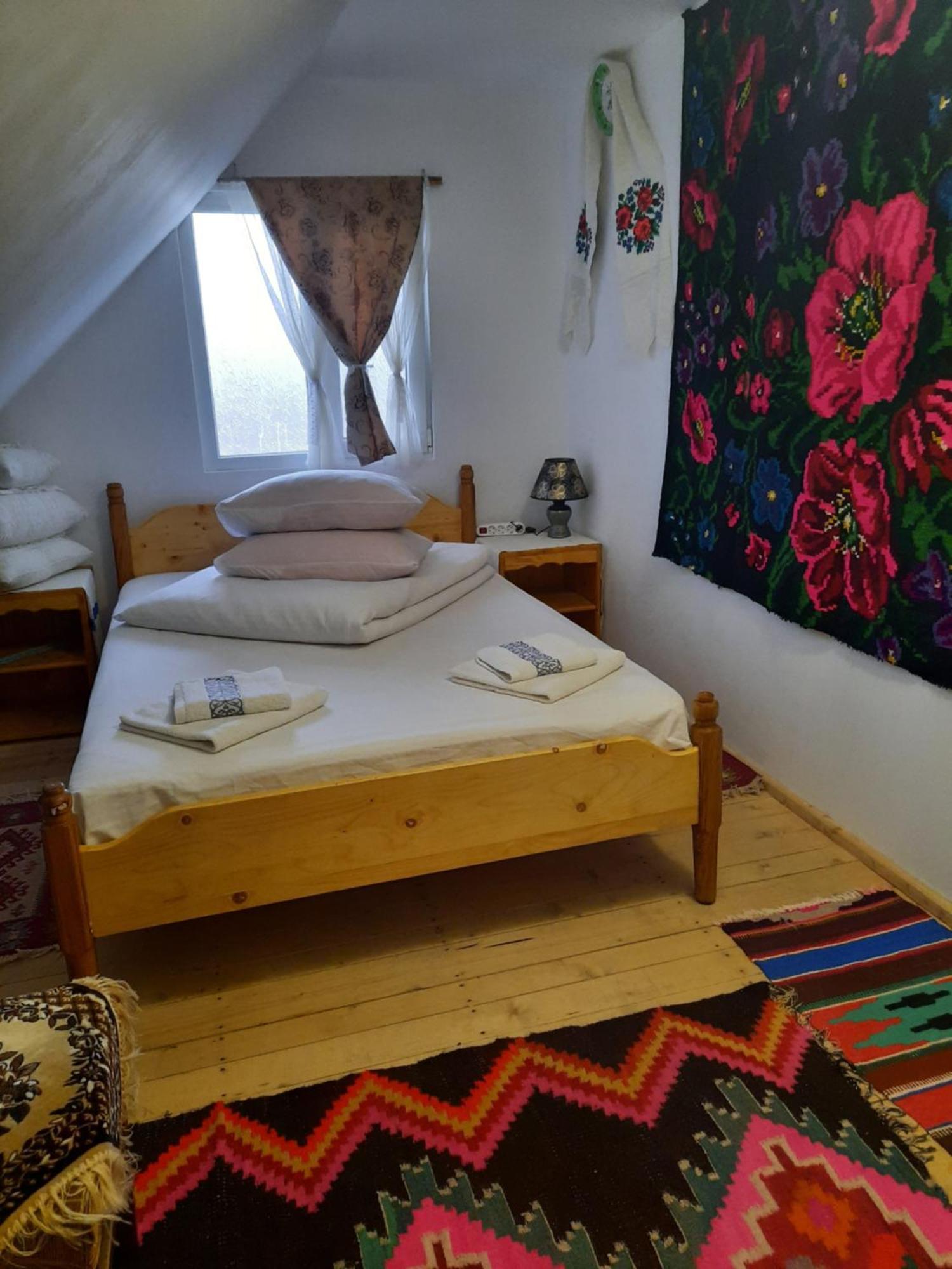 Casa Pintea De Sub Coasta Lägenhet Breb Rum bild